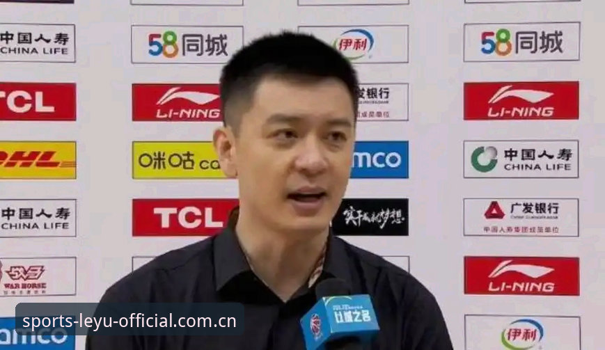 揭秘C罗压力真相：杨鸣一句话，点破世界杯前锋集体爆发的潜台词